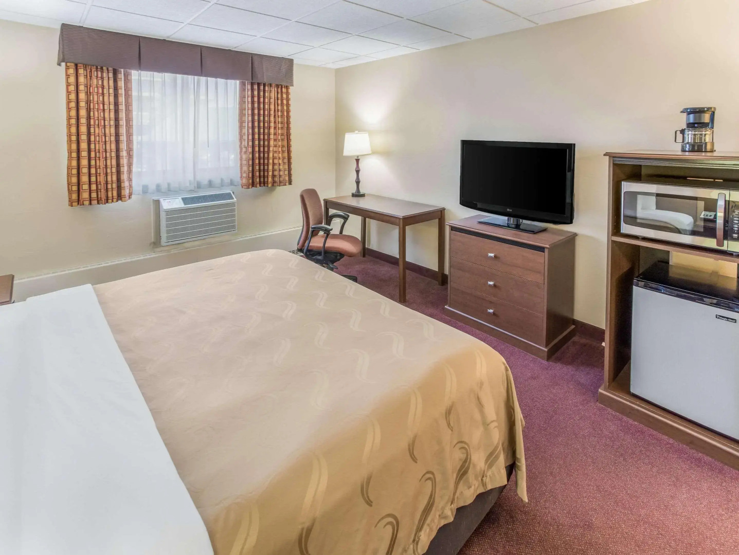 Quality Inn & Suites Green Bay Downtown