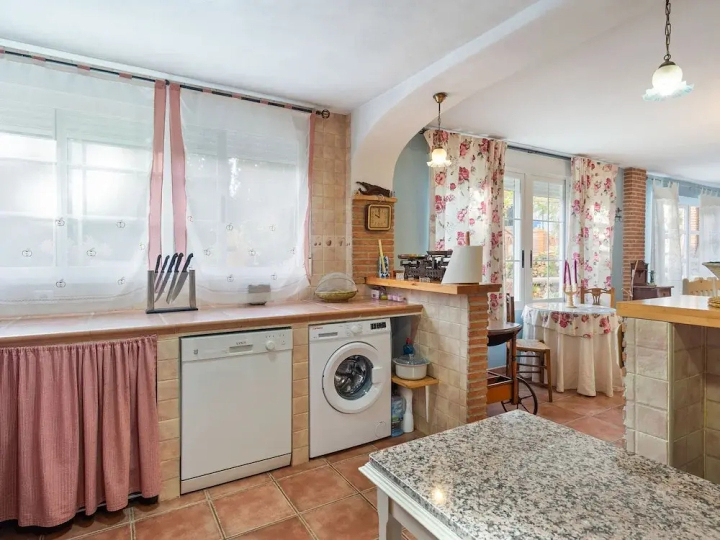 Lovely Chalet in Polop With Swimming Pool