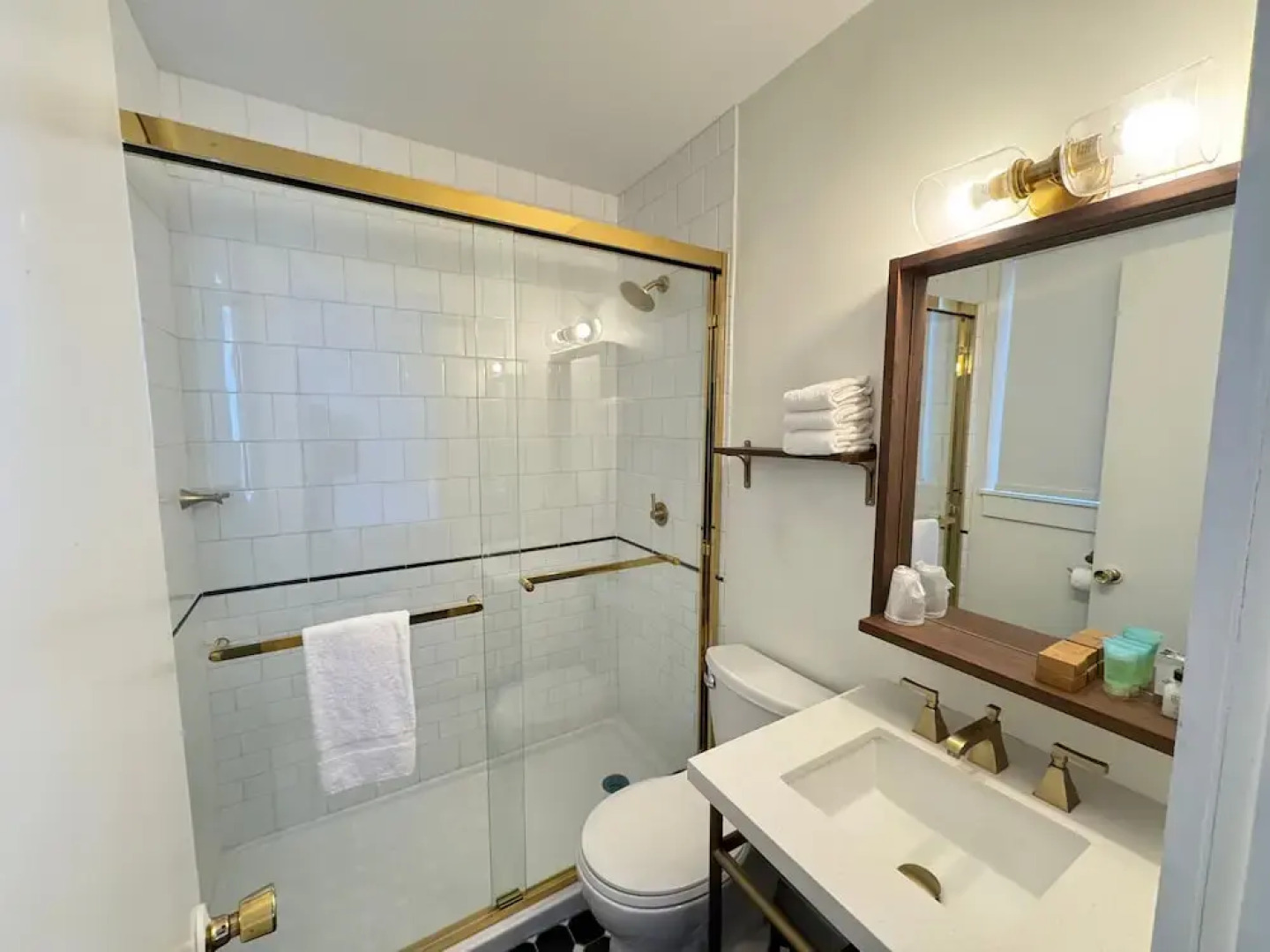 Maple Leaf Inn - Lake Placid