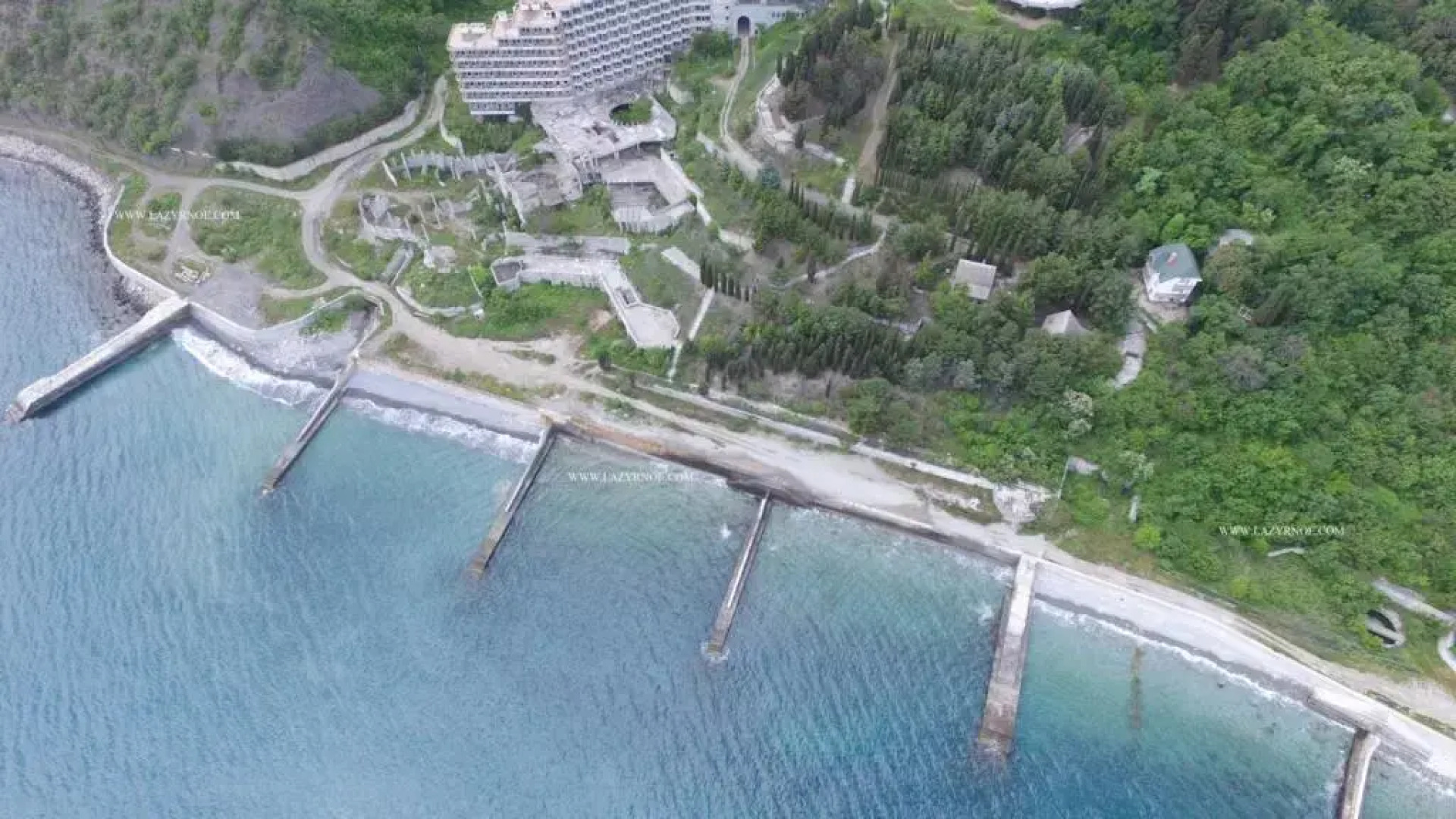 Two Floor Cottages in Lazurnoe