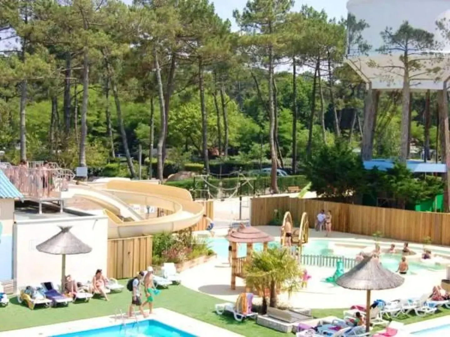 Bungalow With 2 Bedrooms in Mimizan, With Shared Pool and Furnished Terrace - 19 km From the Beach