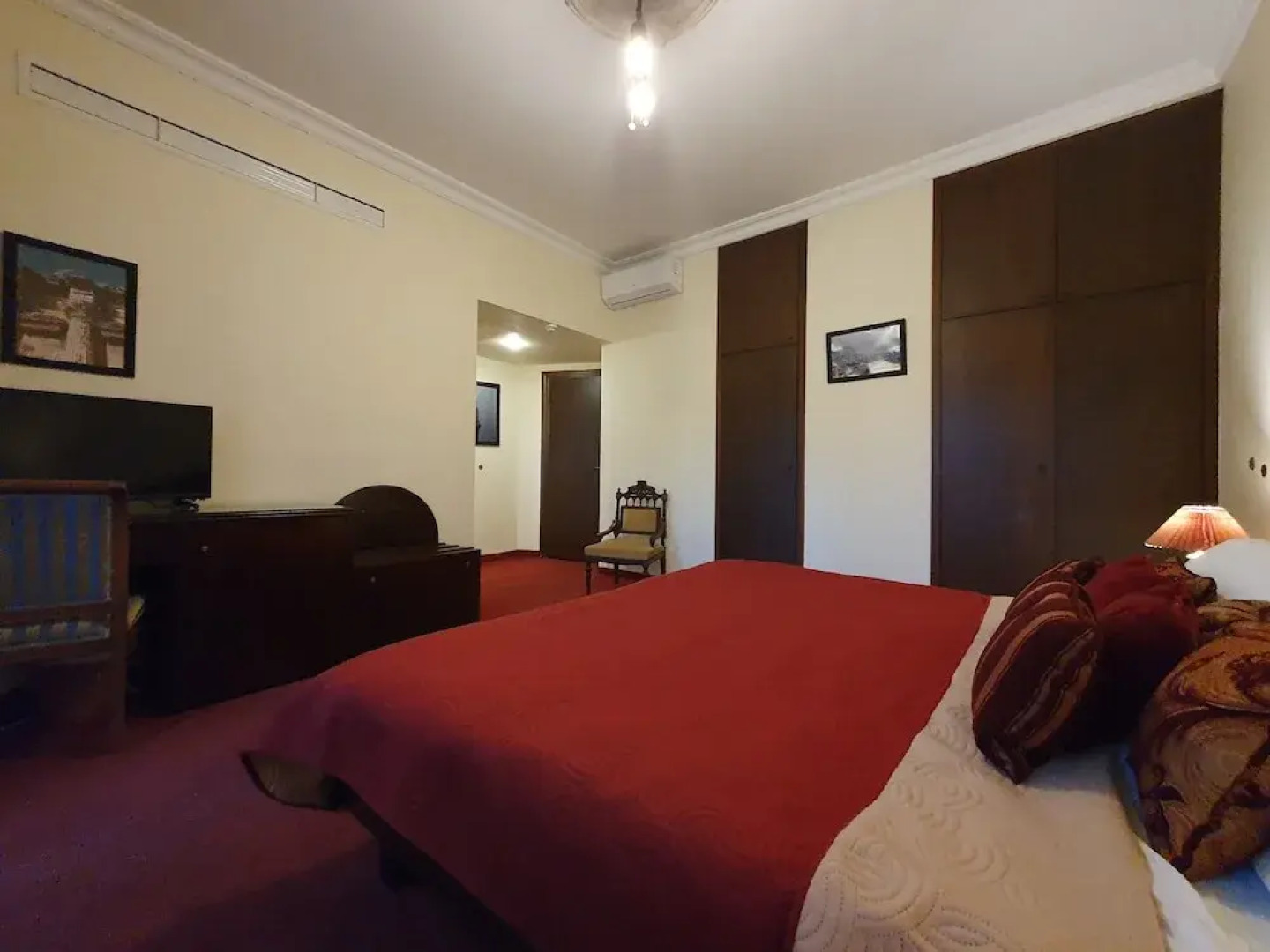 Quartier Suisse Hotel