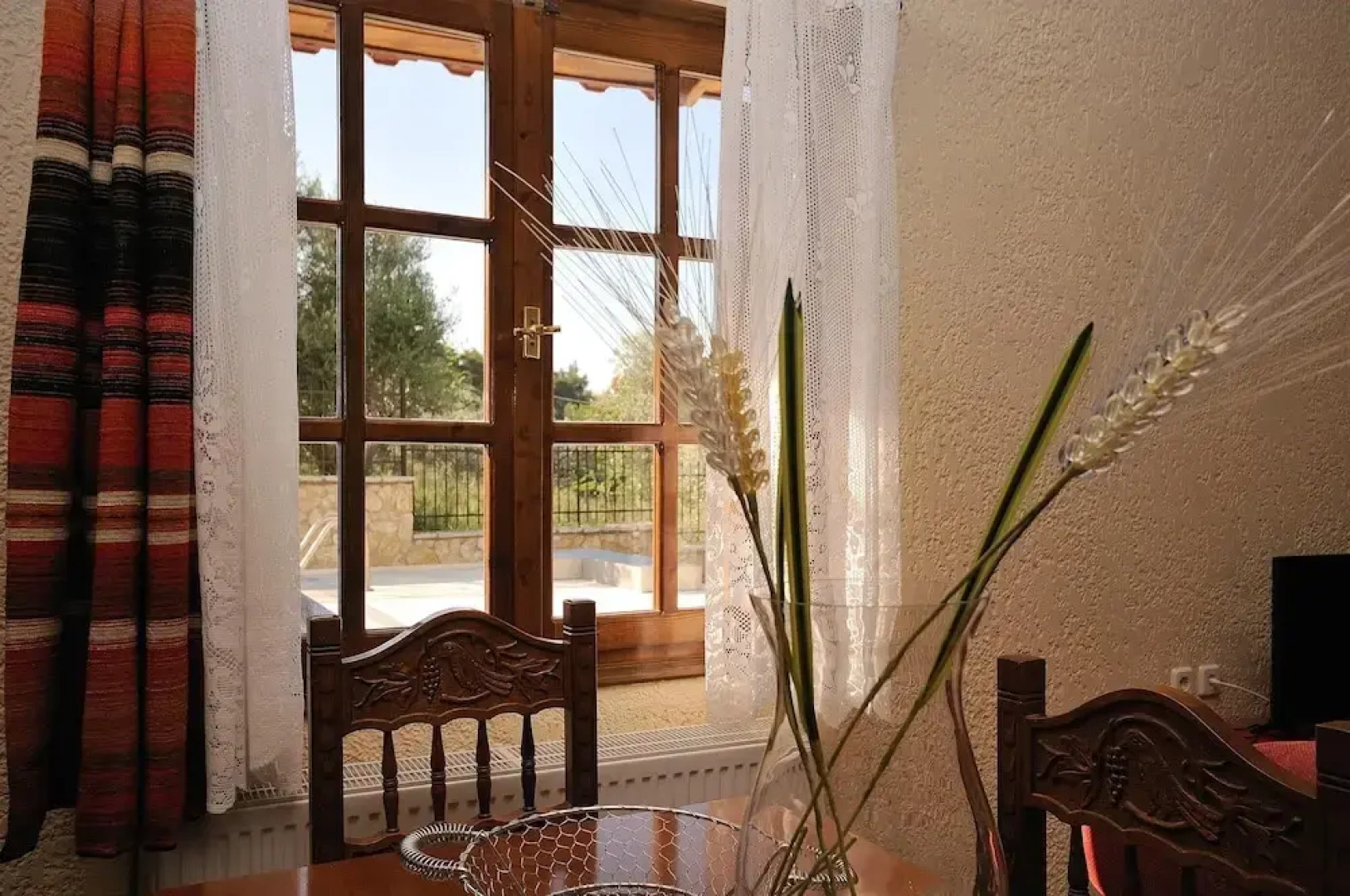 Family Maisonette with Pool near Beach