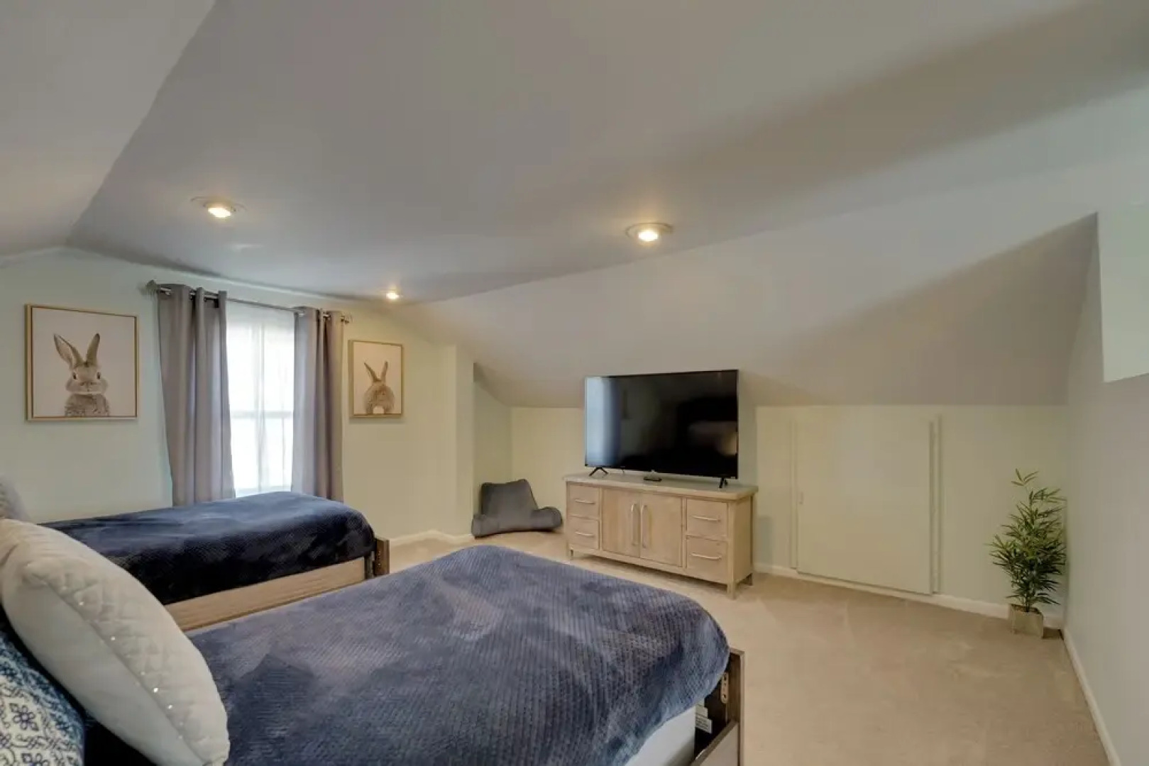 5 Mi to Downtown: Royal Oak Bungalow!