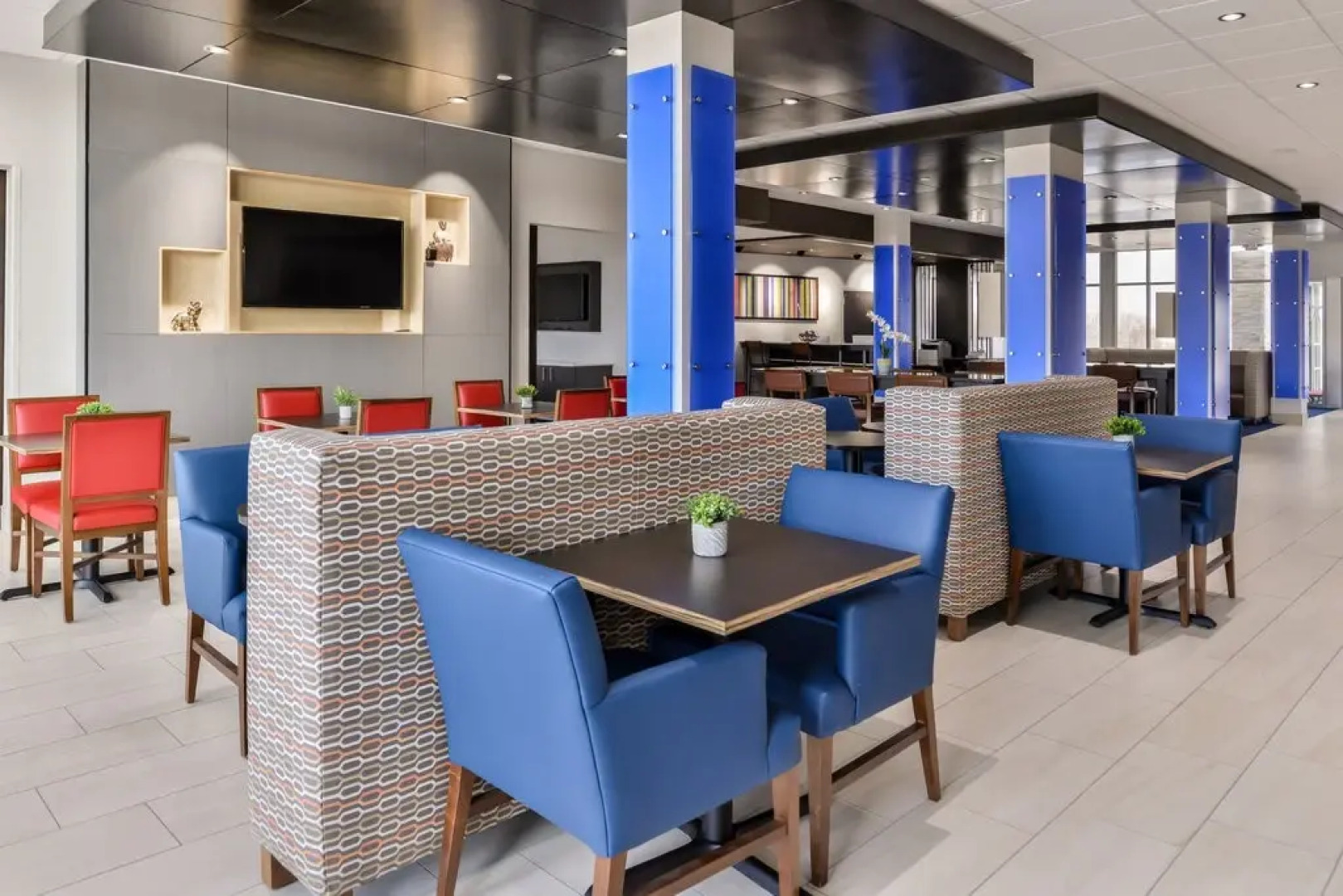 Holiday Inn Express & Suites Kansas City - Lee's Summit by IHG