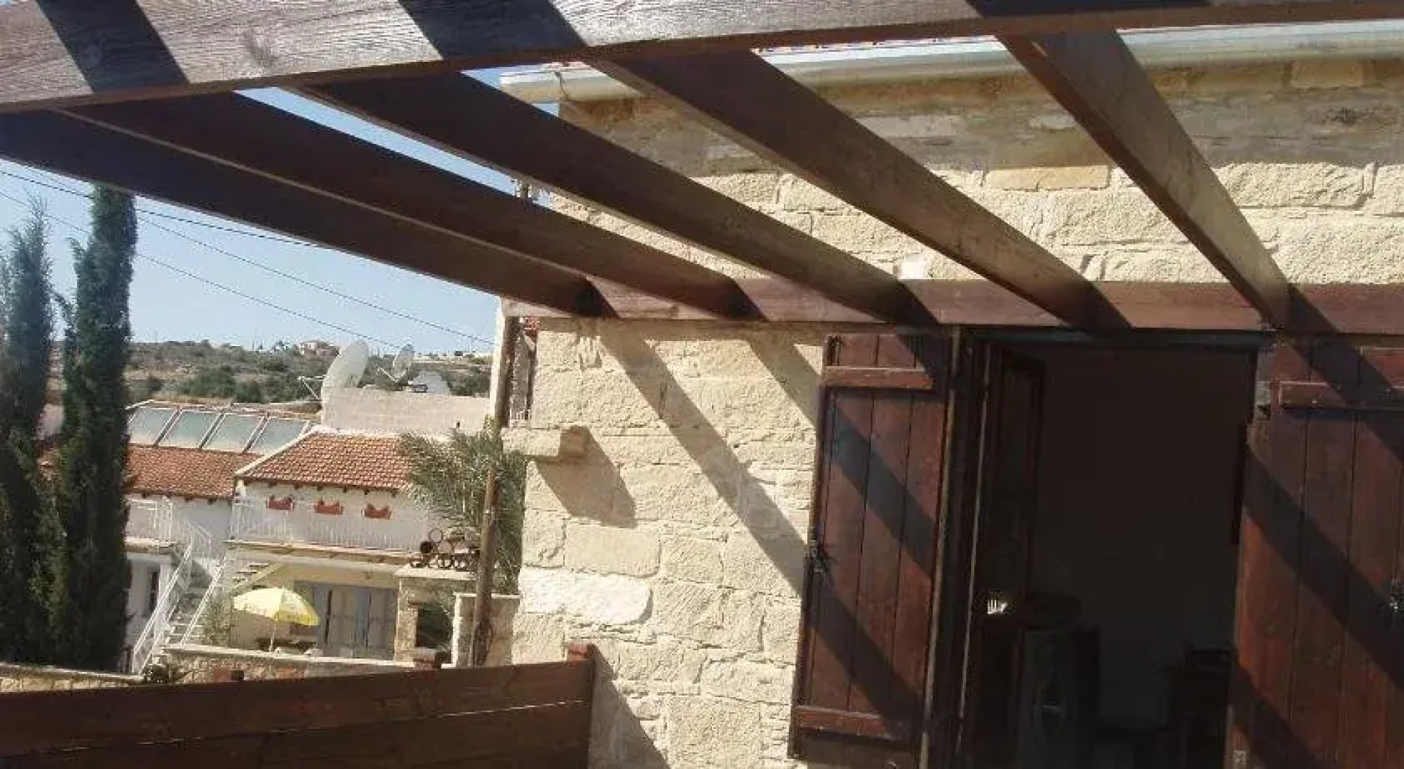 Vrakas House