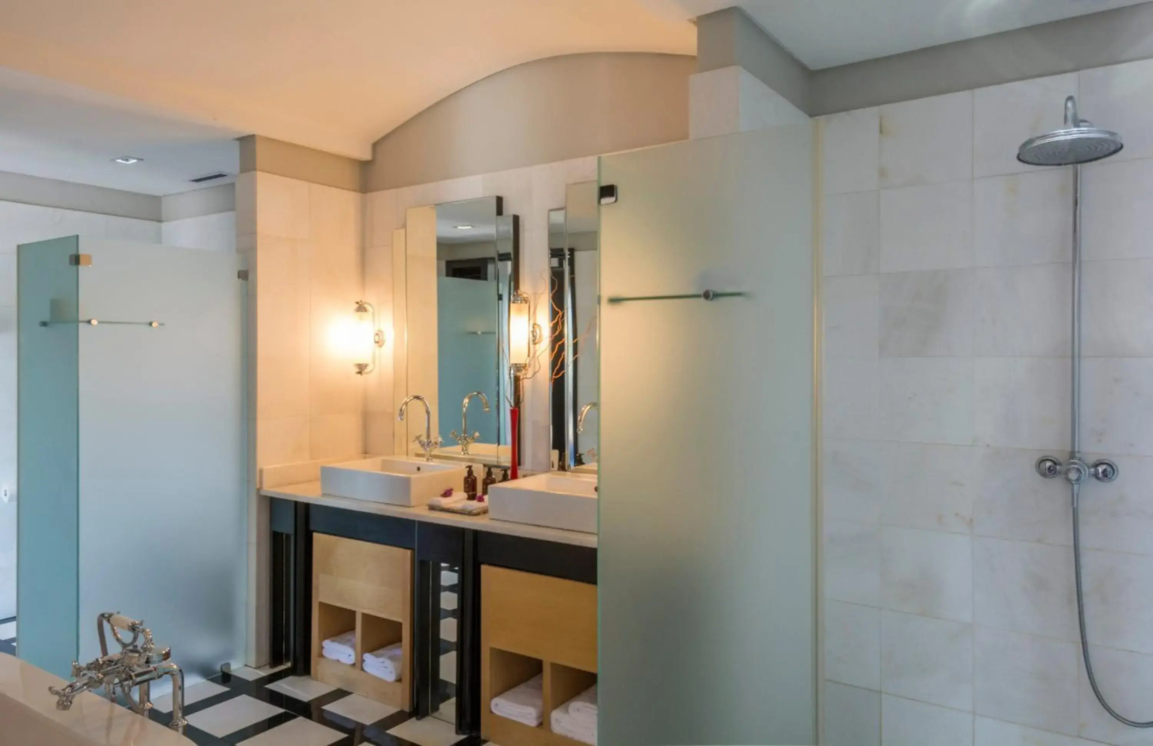 No5 Boutique Art Hotel by Mantis