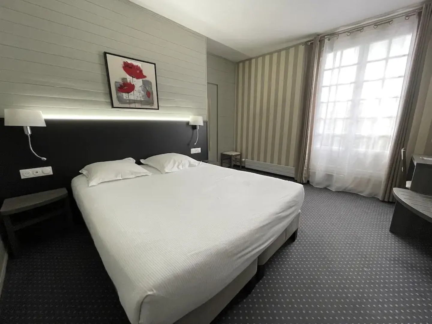 Hotel SPA Piscine le Petit Castel