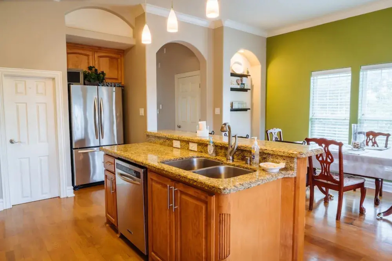 Spacious Kemah Boardwalk Townhome