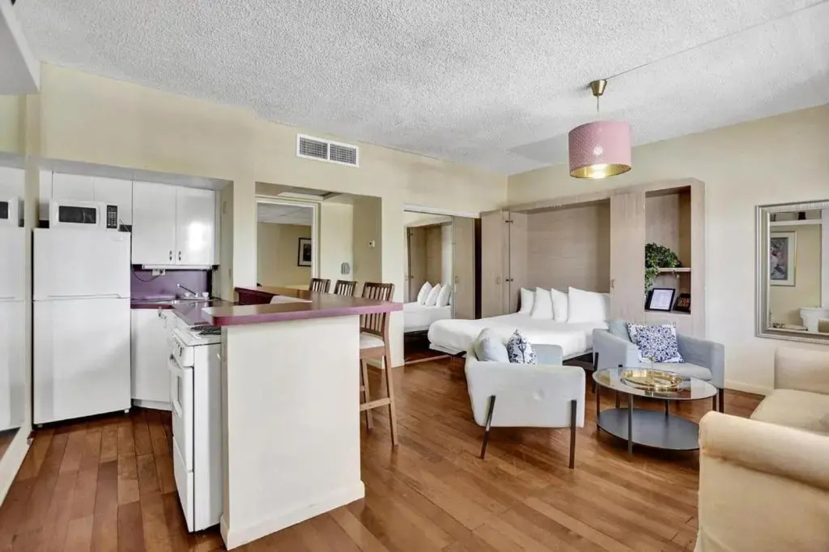 1BR1BATH GORGEOUS HALLANDALE BEACH with POOL and FREE PARKING