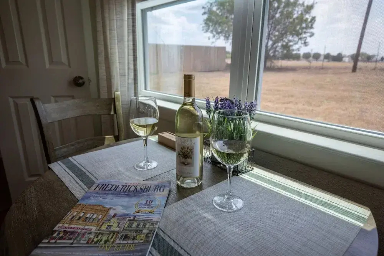 Cozy Casita! In Texas Famous 290 Winery Corridor!