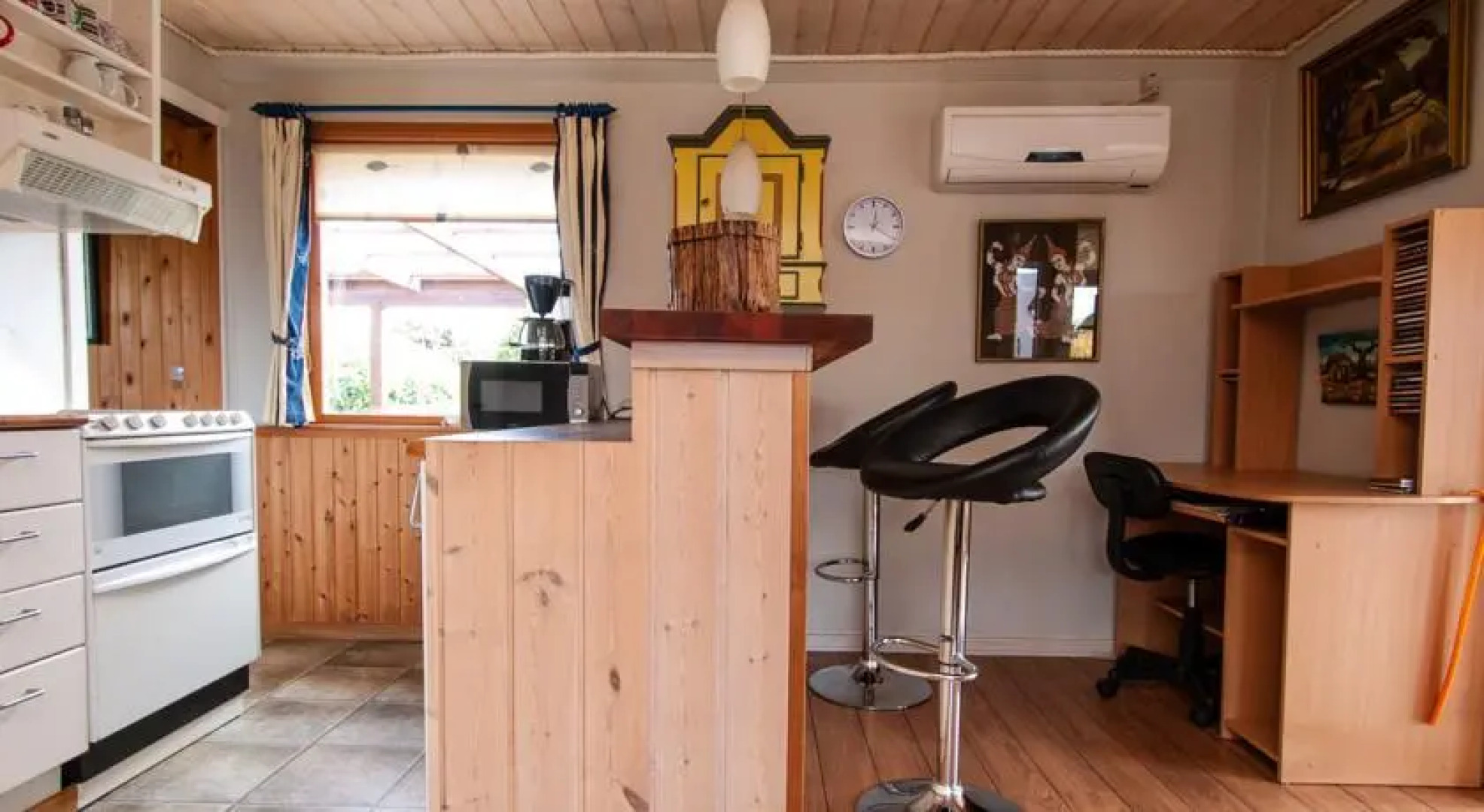 Iris 2 Holiday House