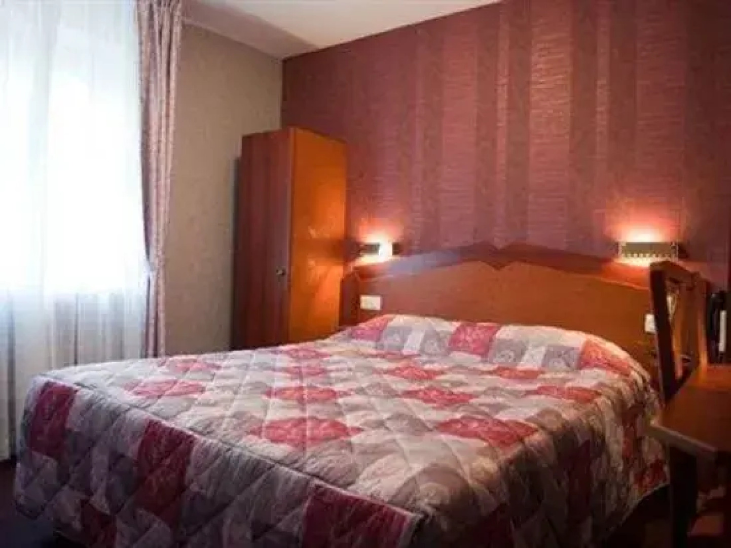 Logis Hôtel les Platanes