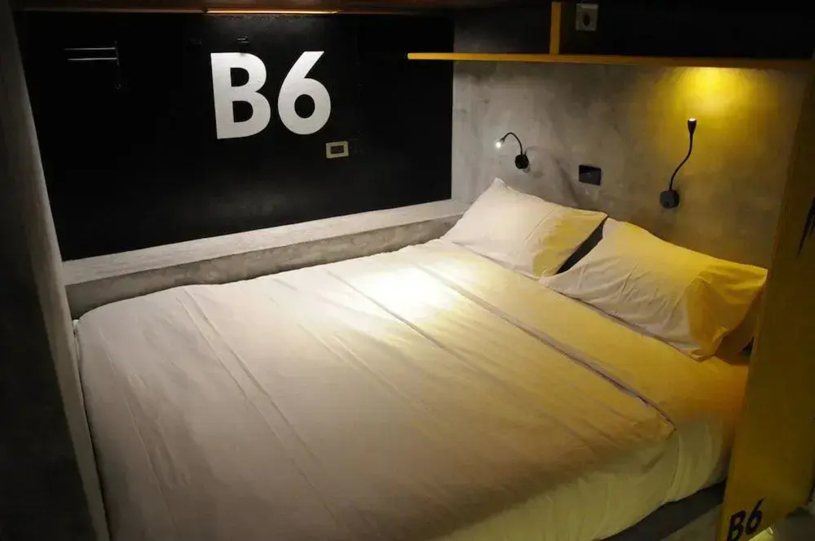 Oasis Hotel-Pods - Adults Only