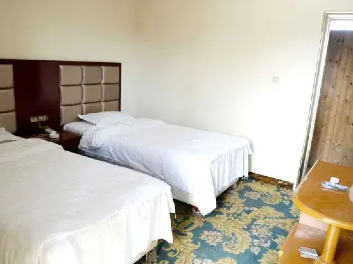 Colorful Danxia Tianyuan Hotel (Linze Railway Station)