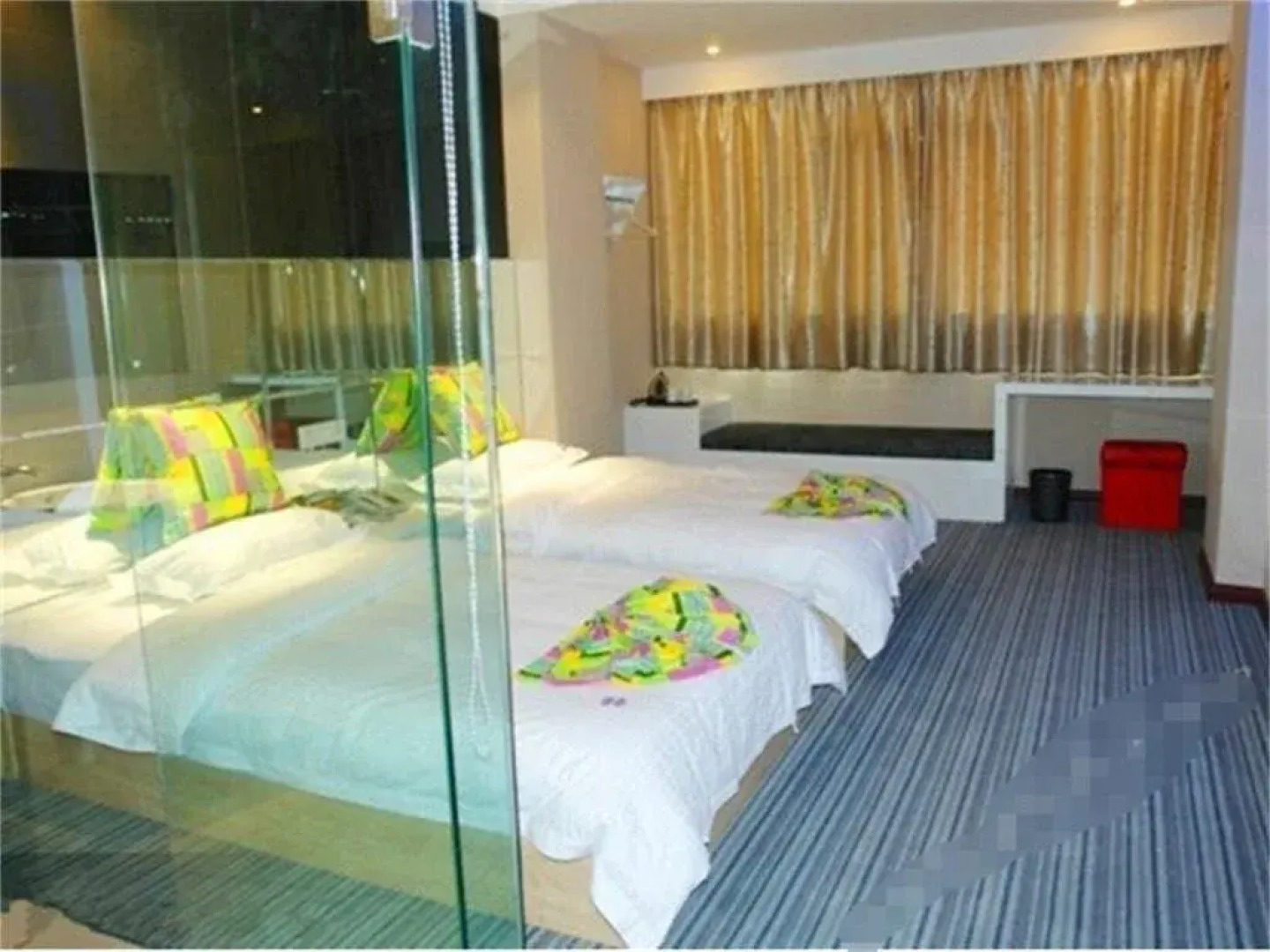 Guangan Pinrui Business Hotel