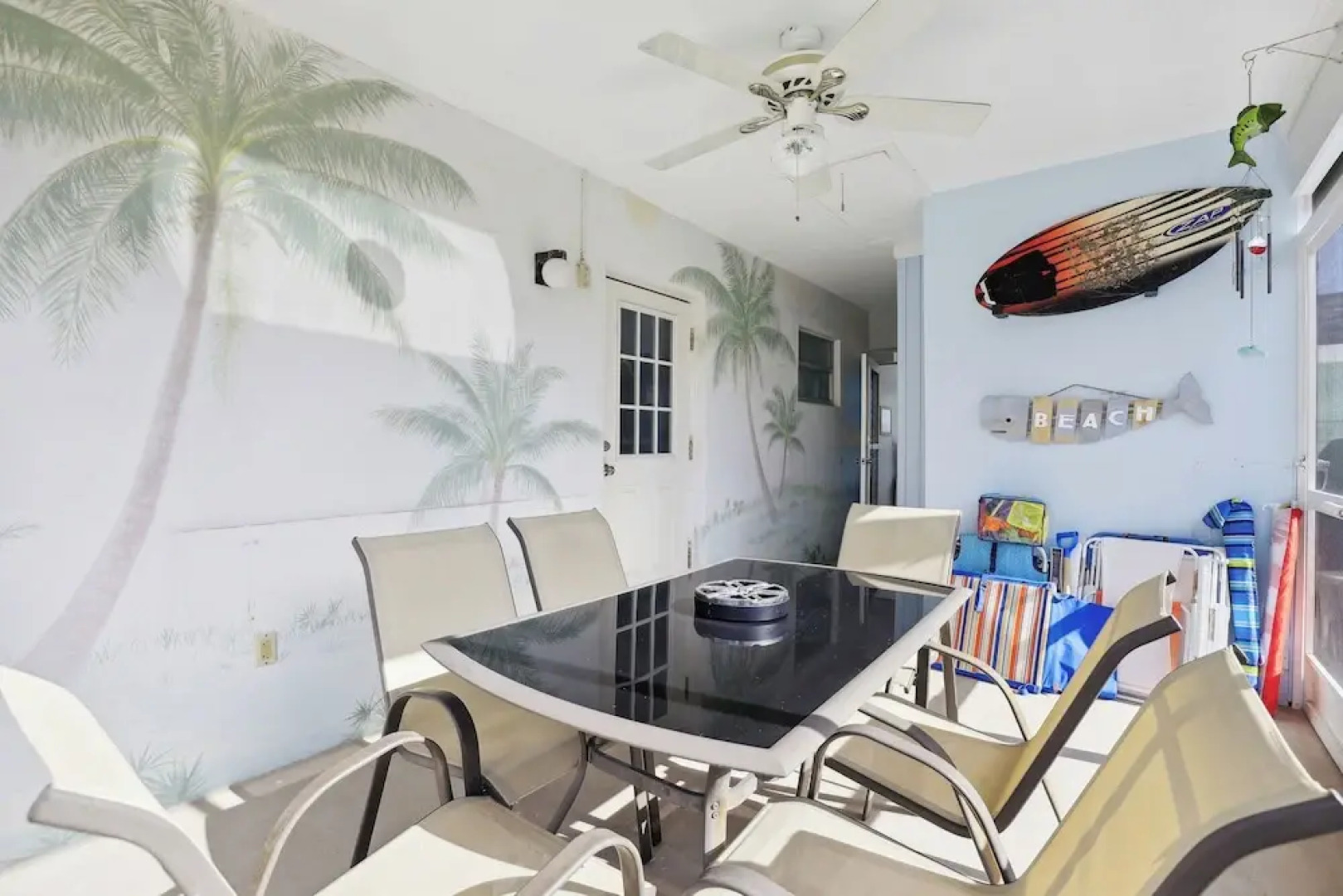 Boat Lovers Paradise: Walk to Private Beach!