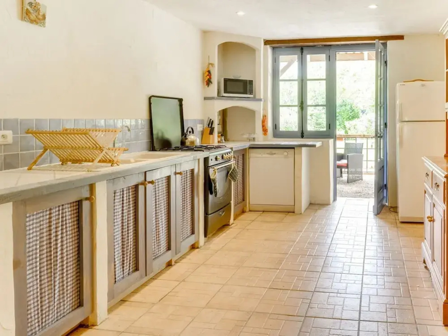 Secluded Holiday Home in Lacapelle-biron With Swimming Pool