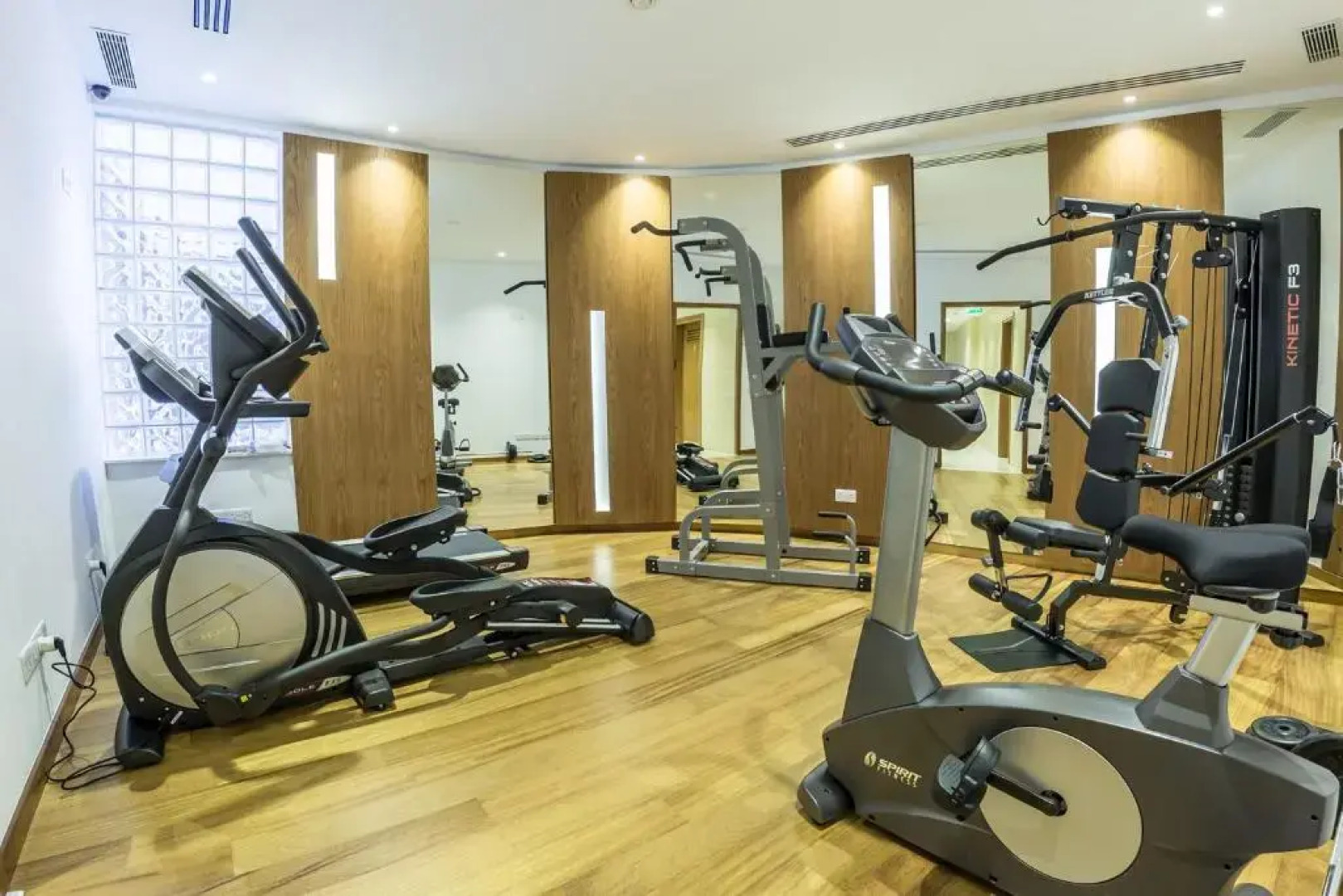 Carmencita Studio B14 with pool & gym