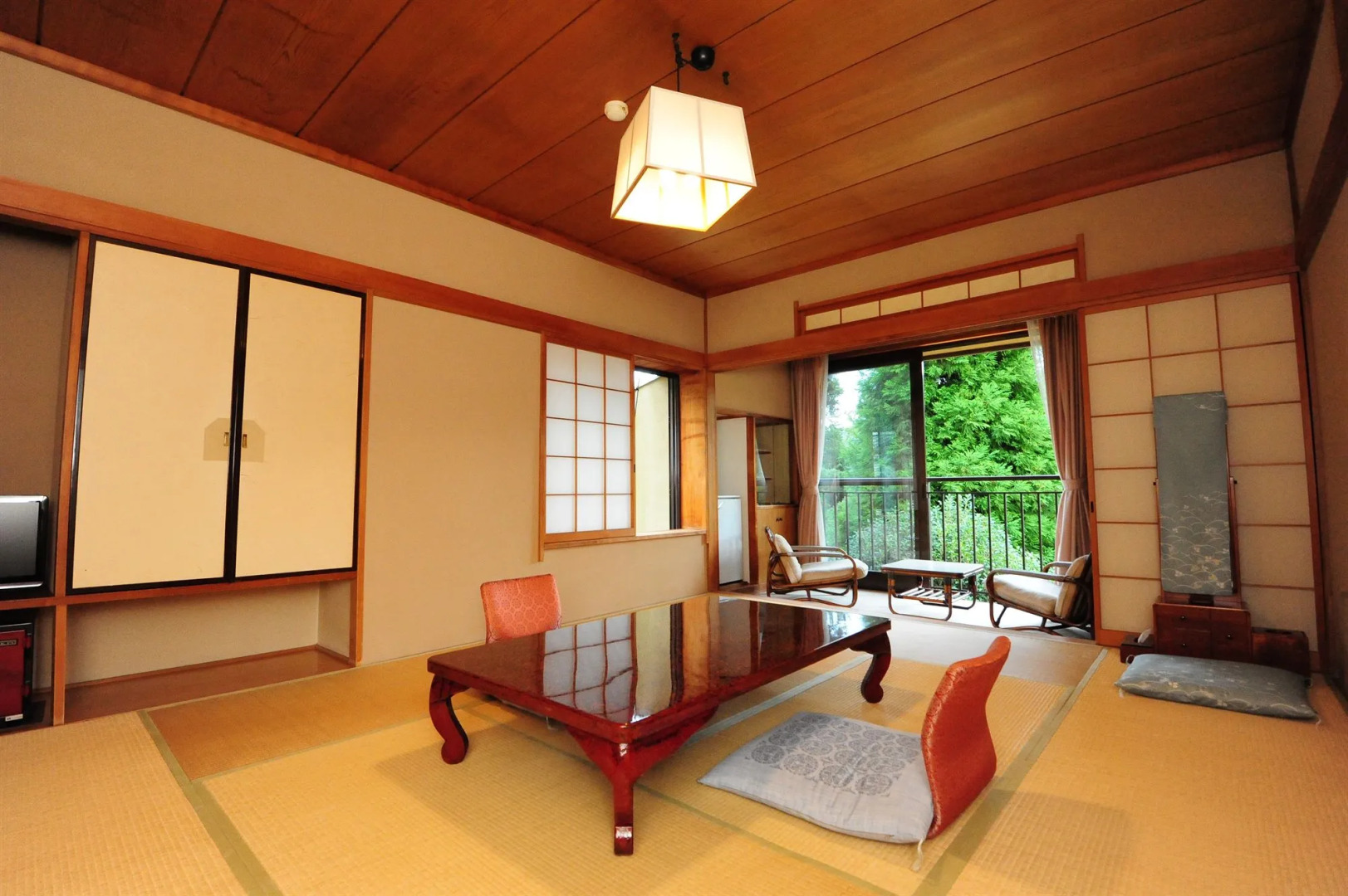 Yugawara Spa Ryokan Ashikari