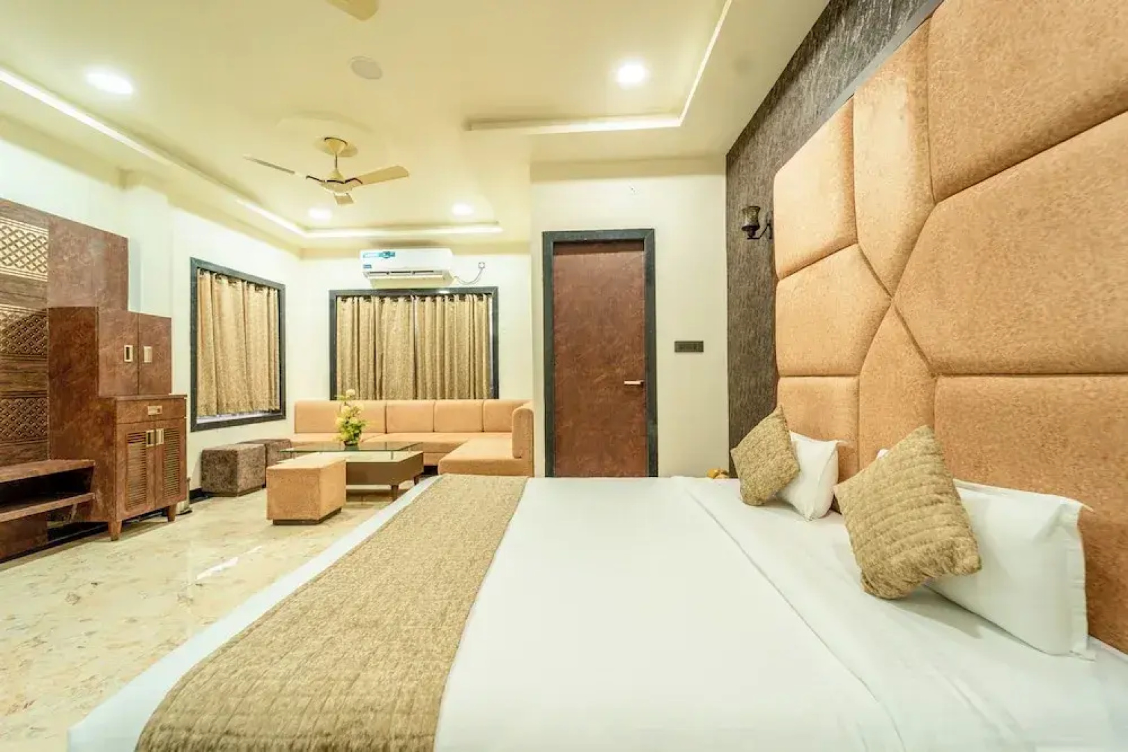 Hotel Royal Palace - Sagar