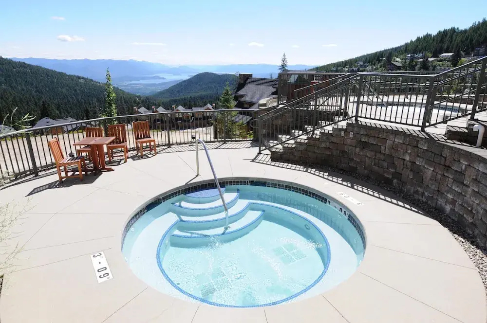 Schweitzer Mountain Resort White Pine Lodge