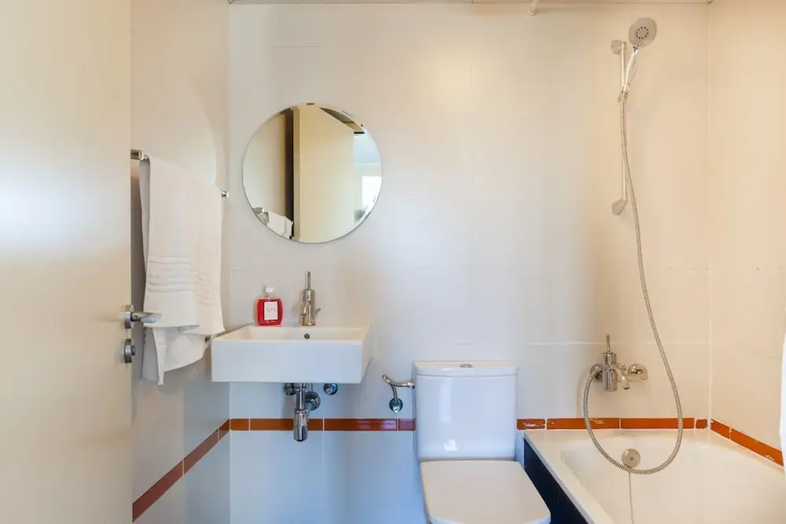 Akira Flats Port Fòrum