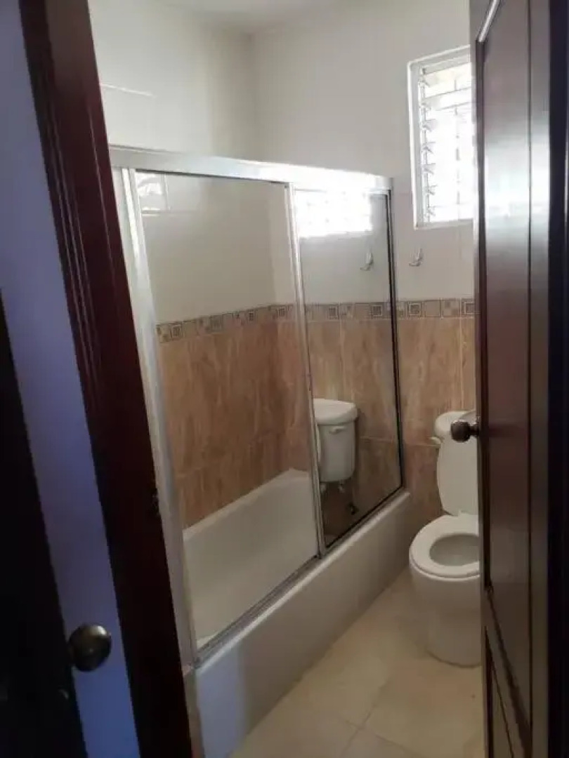 SFM-3 Big bedrooms, Wifi, AC/TV & hot water