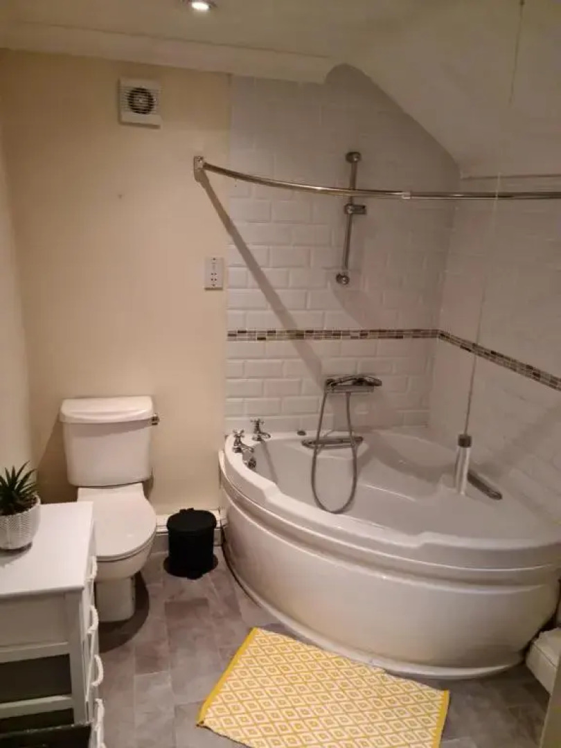 Fields Home a Stunning 3 Bedroom-Sleeps 5