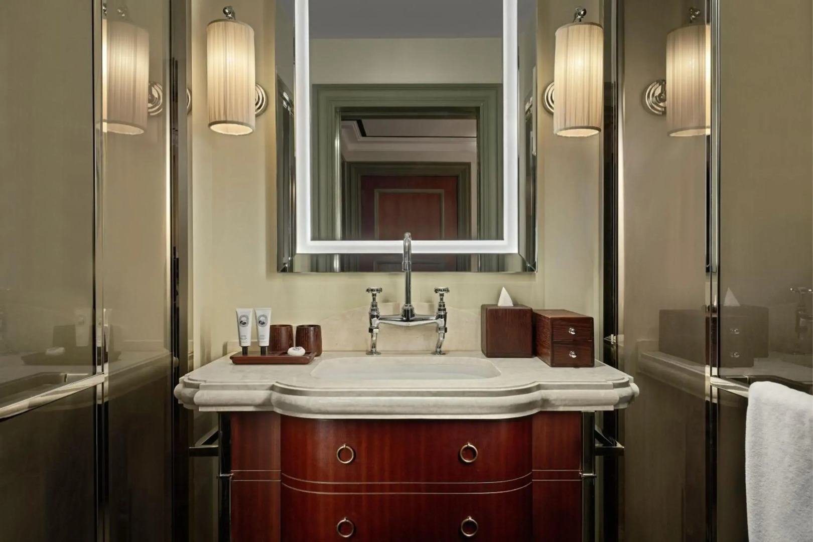 Maxwell Reserve Singapore, Autograph Collection