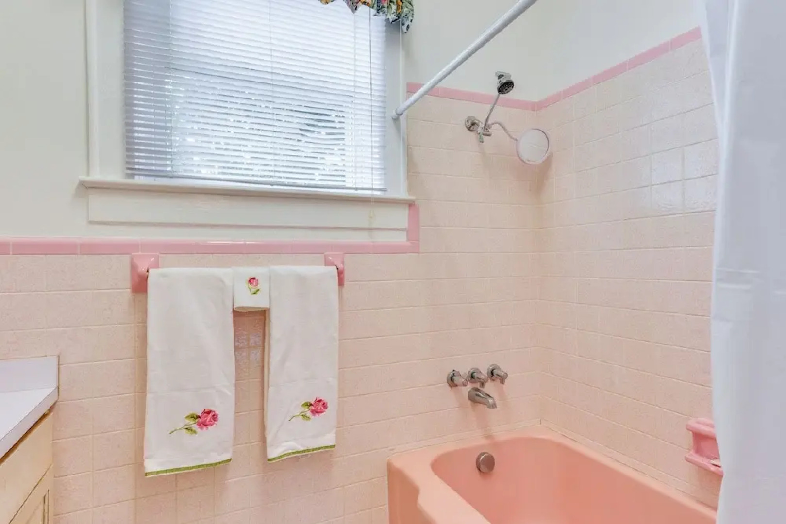 Elegant + Spacious Retreat ~ 18 Mi to Lake Norman!