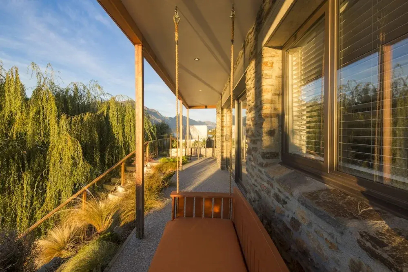 Kohanga Lakeside Villa