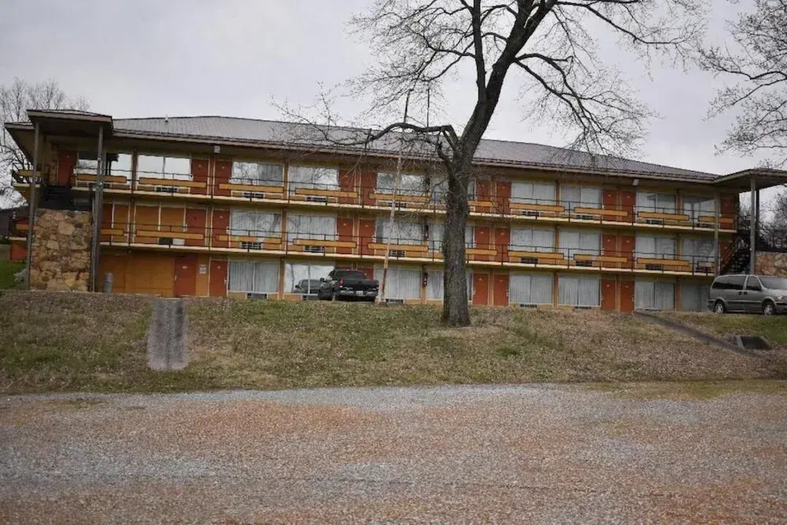 Inn by the Lake Gilbertsville Hotel