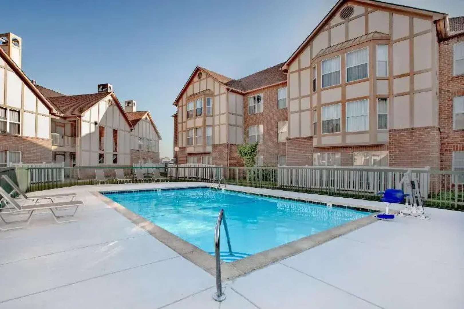 Hawthorn Suites by Wyndham Detroit Warren