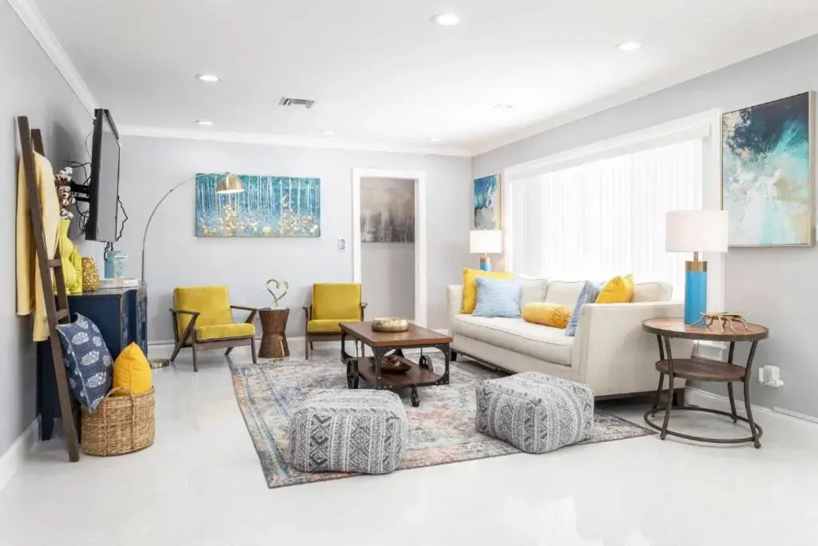 Amazing! 3br 2ba Sofa Bed, Near Beach, Heated Pool, Full Kitchen, WiFI, Patio, BBQ, Private Yard, Peaceful Neighborhood