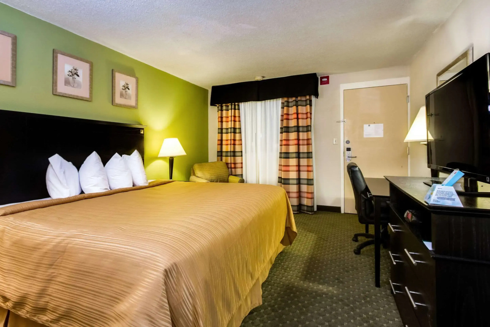 Quality Inn & Suites Moline - Quad Cities
