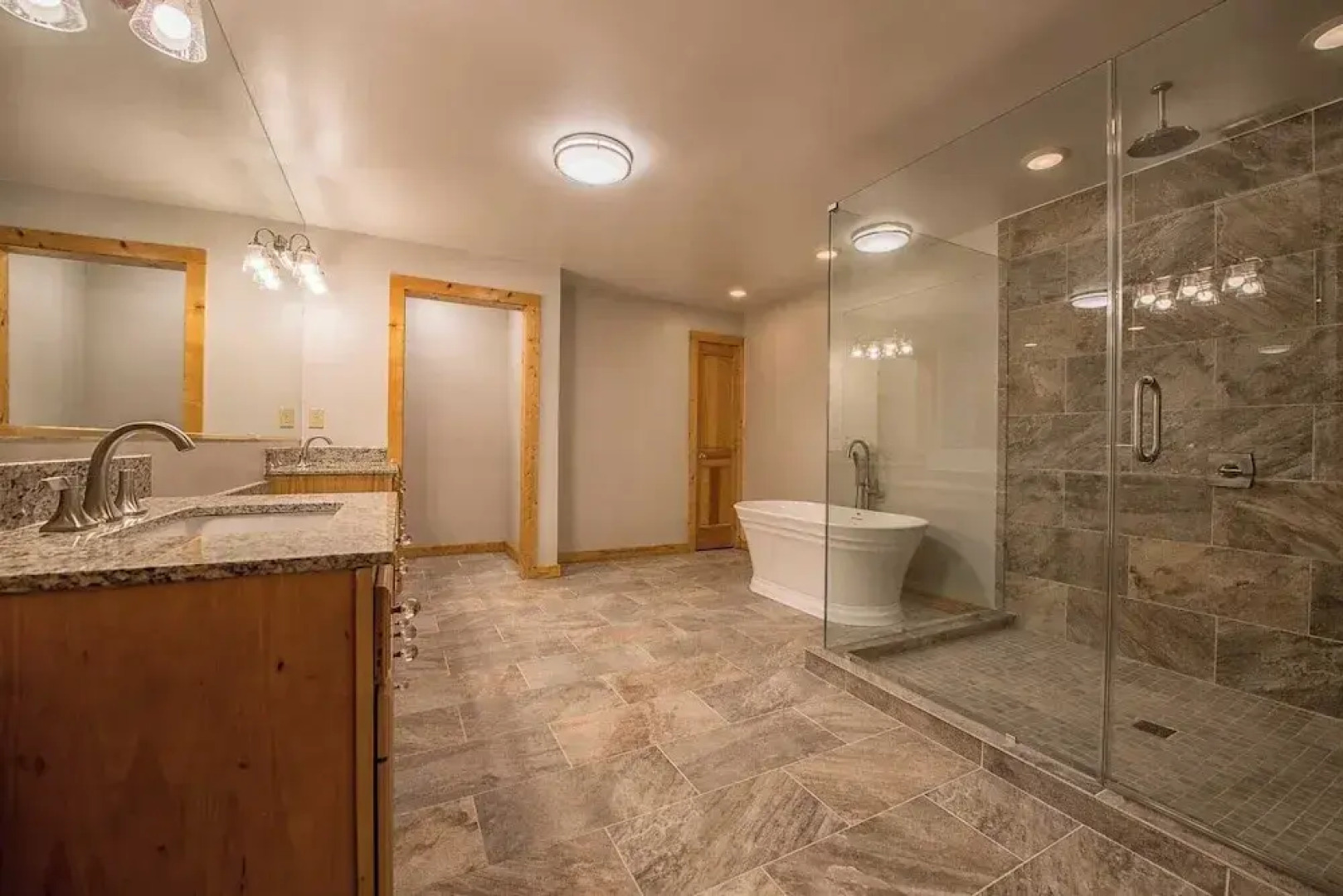 Azalea Retreat by Avantstay Sleeps 34 & Pool