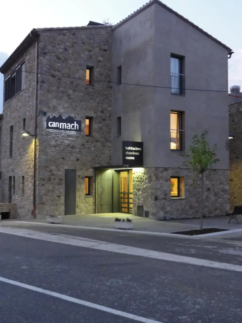 Restaurante y Alojamiento Can Mach