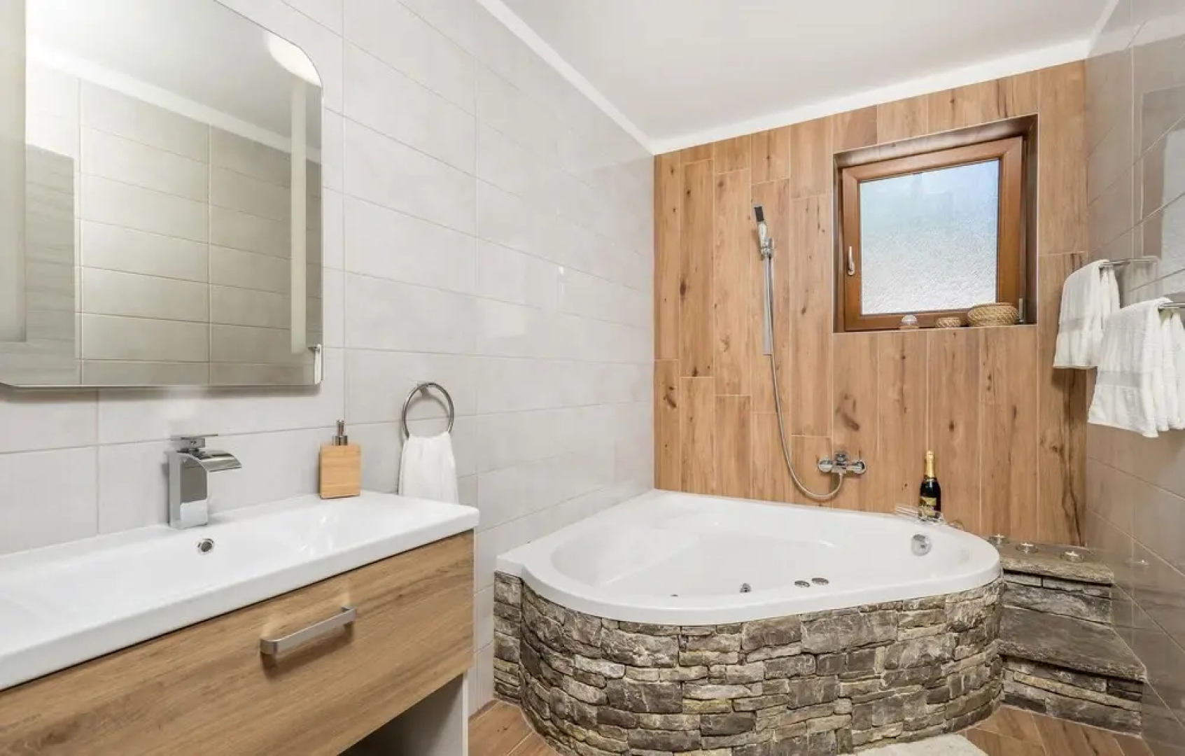 Beautiful Home in Mucici With 3 Bedrooms, Wifi and Outdoor Swimming Pool