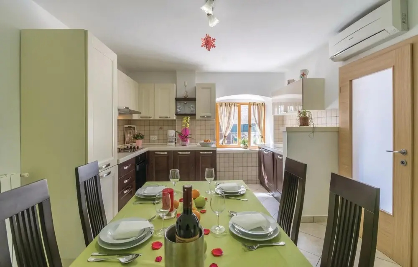 Beautiful Home in Orbanici With Wifi and 3 Bedrooms