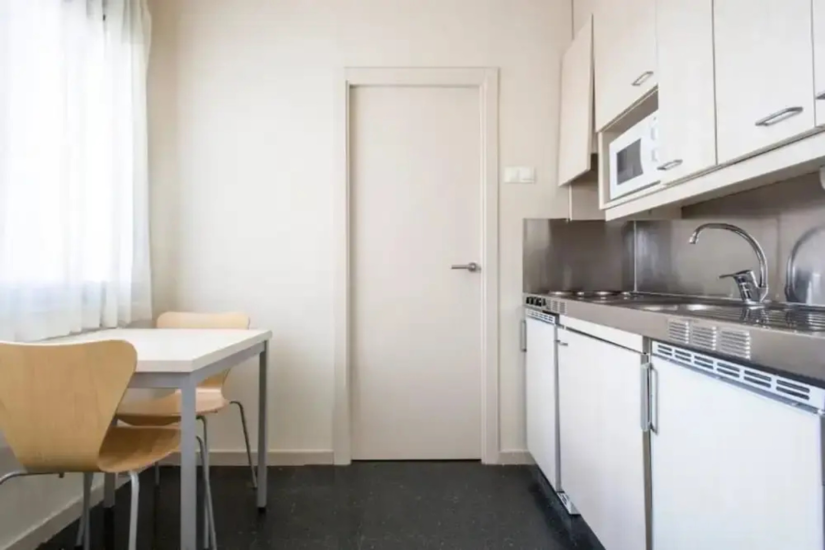 Residencia Universitaria Resa Giner de los Ríos - Hostel