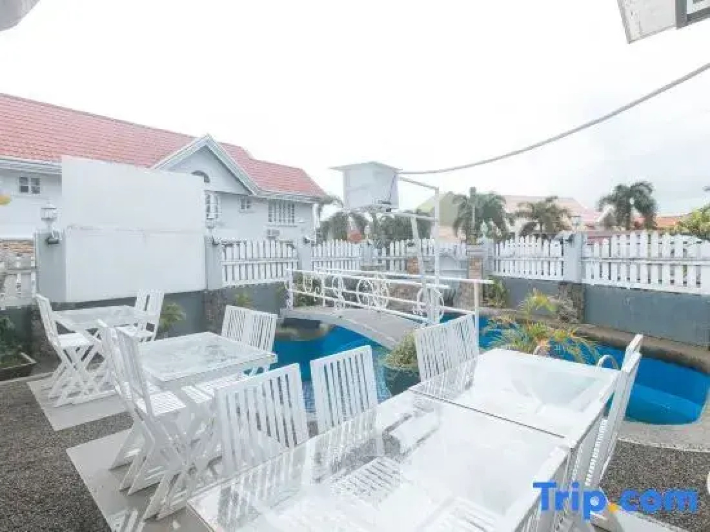 RedDoorz Premium @ THE GRAND PENINSULA SUITES