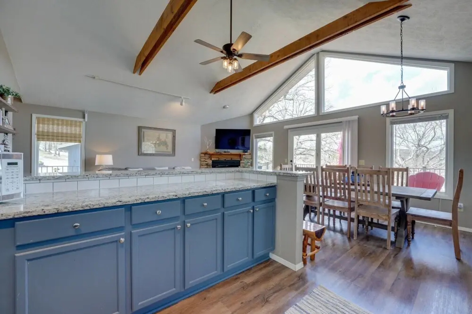 Reeds Spring Retreat w/ Lakeview Deck + Grill