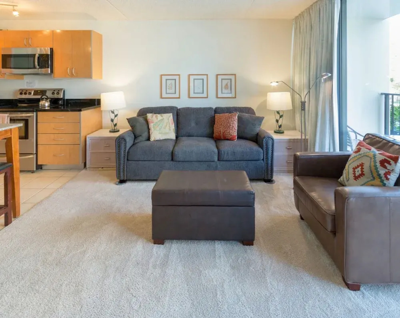 Waikiki Banyan - Pool View Tower 1 Suite 707