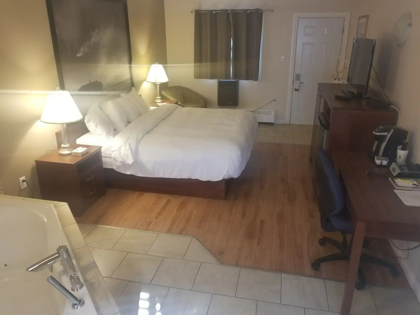 Super 8 by Wyndham Smoky Lake