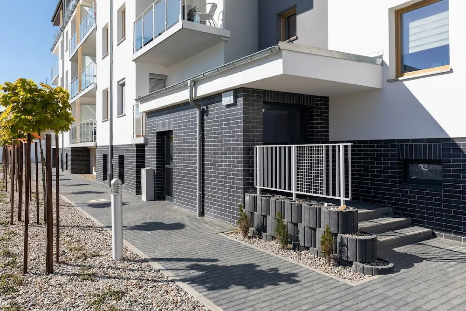 Marine Apartment 9B by Renters