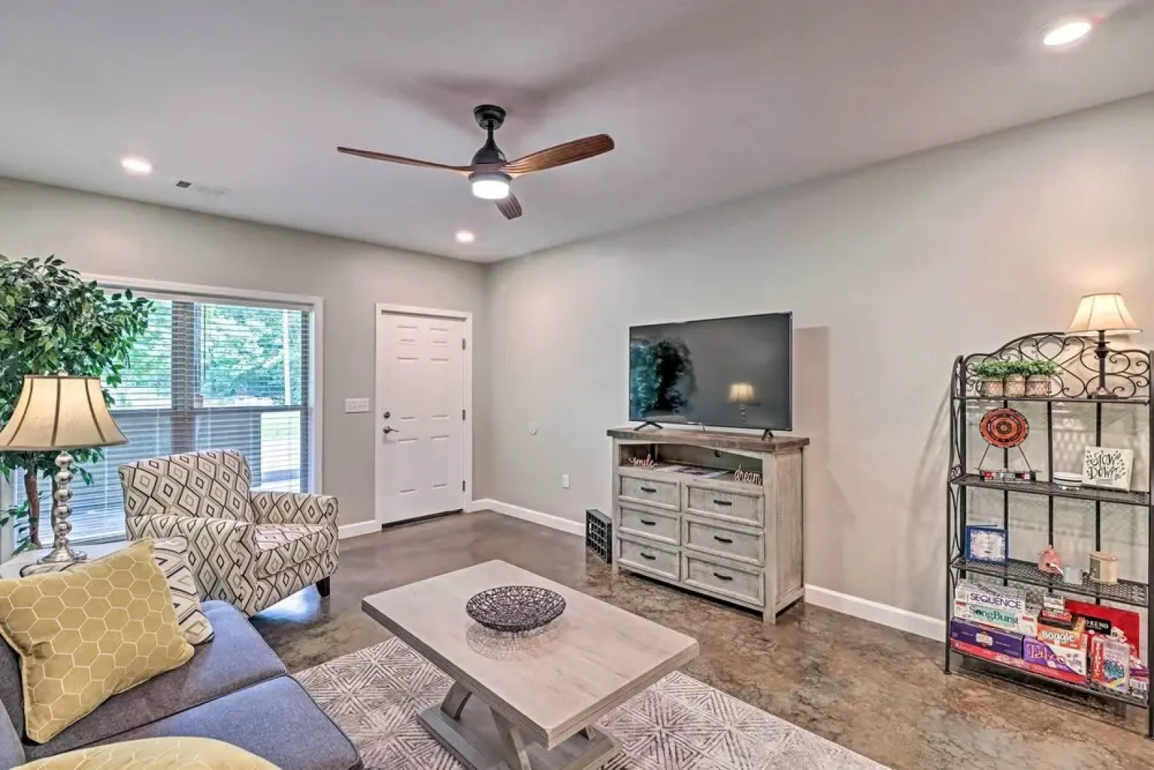 Dtwn Bull Shoals Condo: 1 Mi to Lake Access!