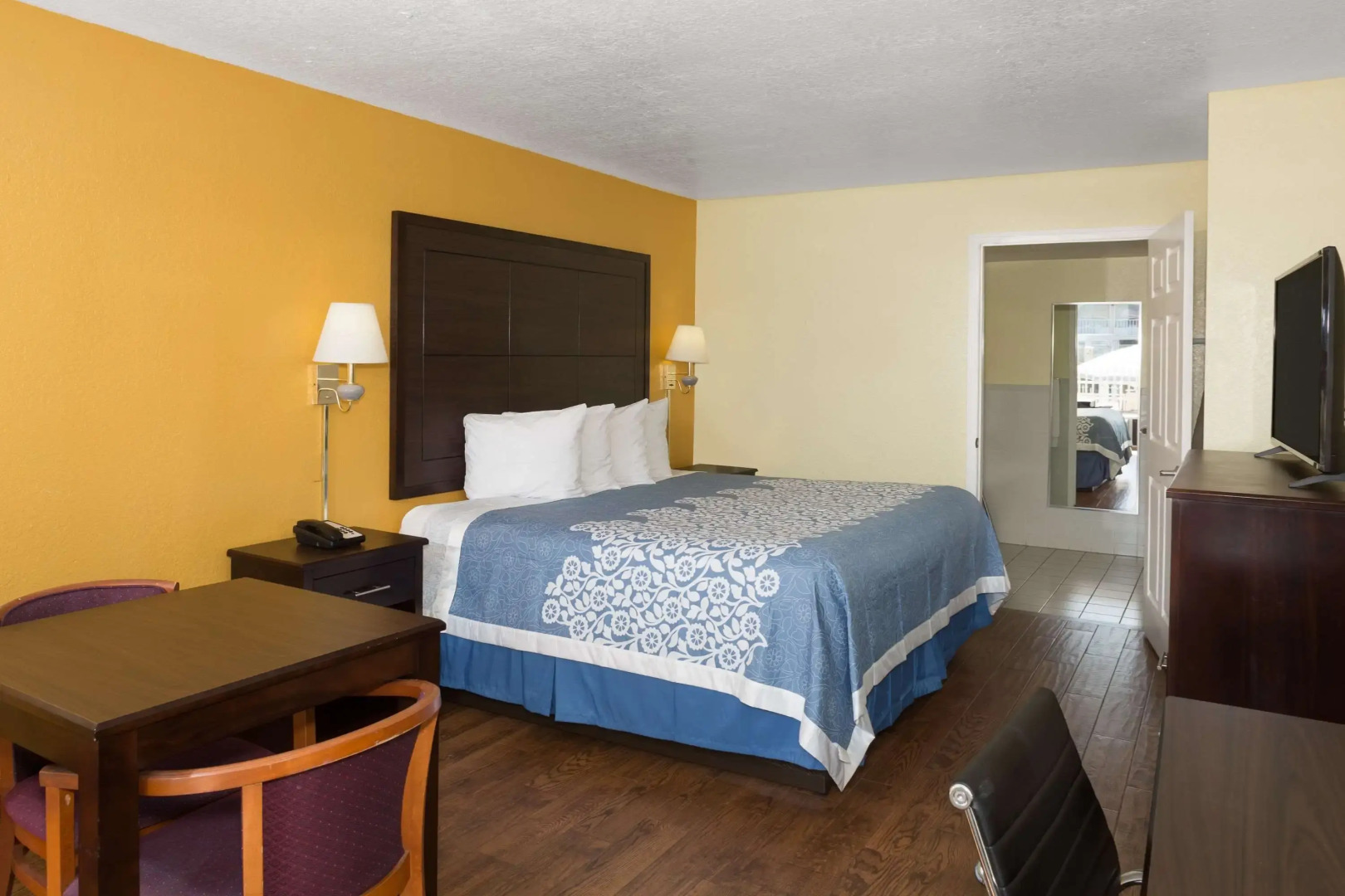Days Inn & Suites by Wyndham Port Richey
