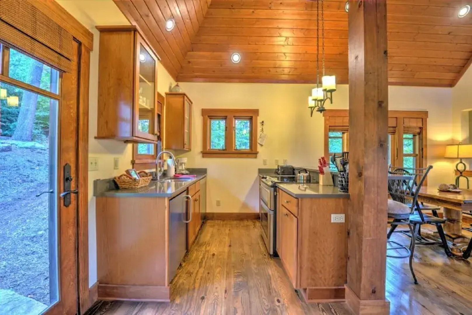 Chickadee's Hatch - 1 Br Cabin