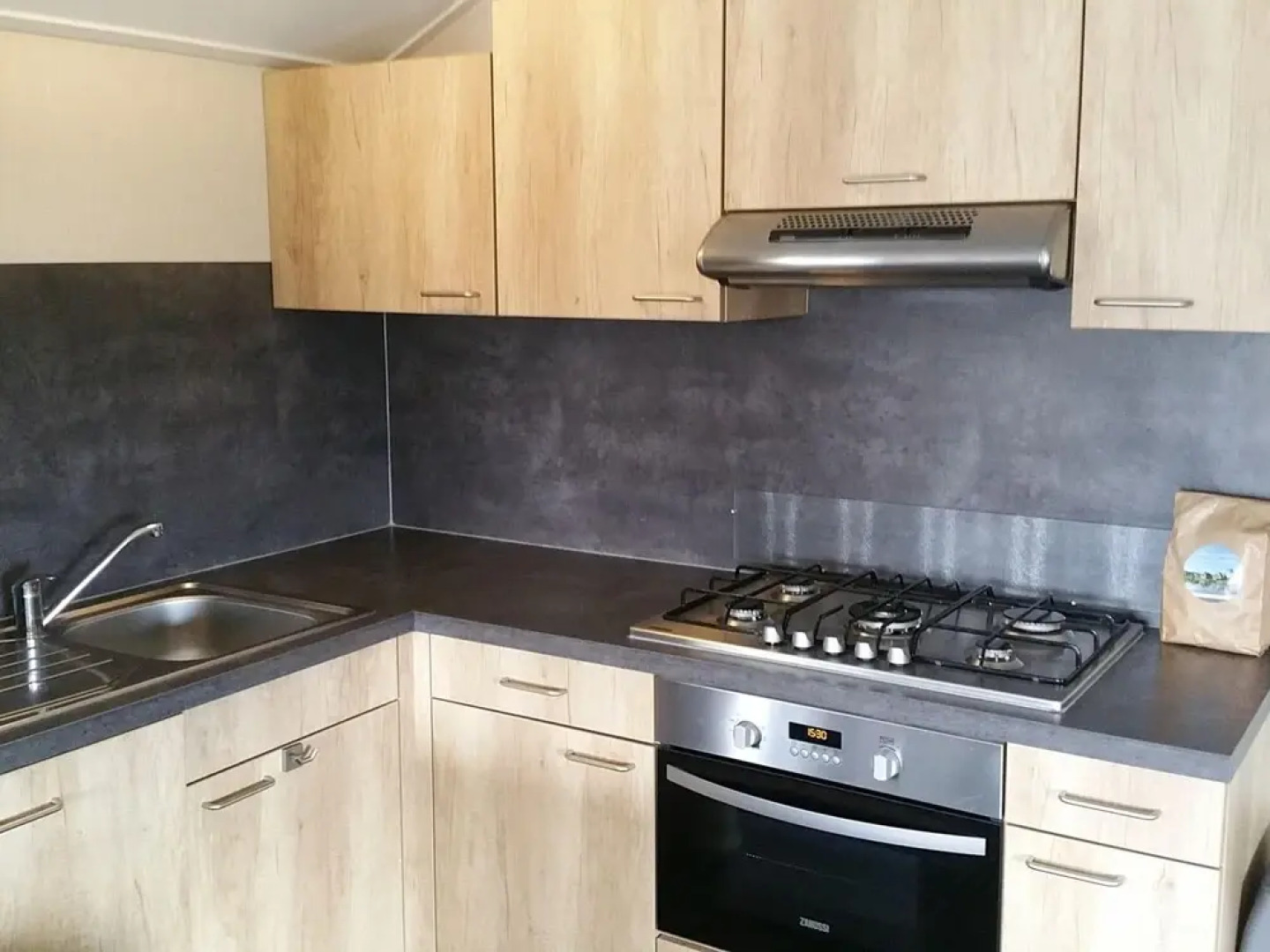 Pondside Stay w/ Kitchen